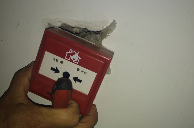 1678355359872252.jpg 手動警報按鈕.jpg